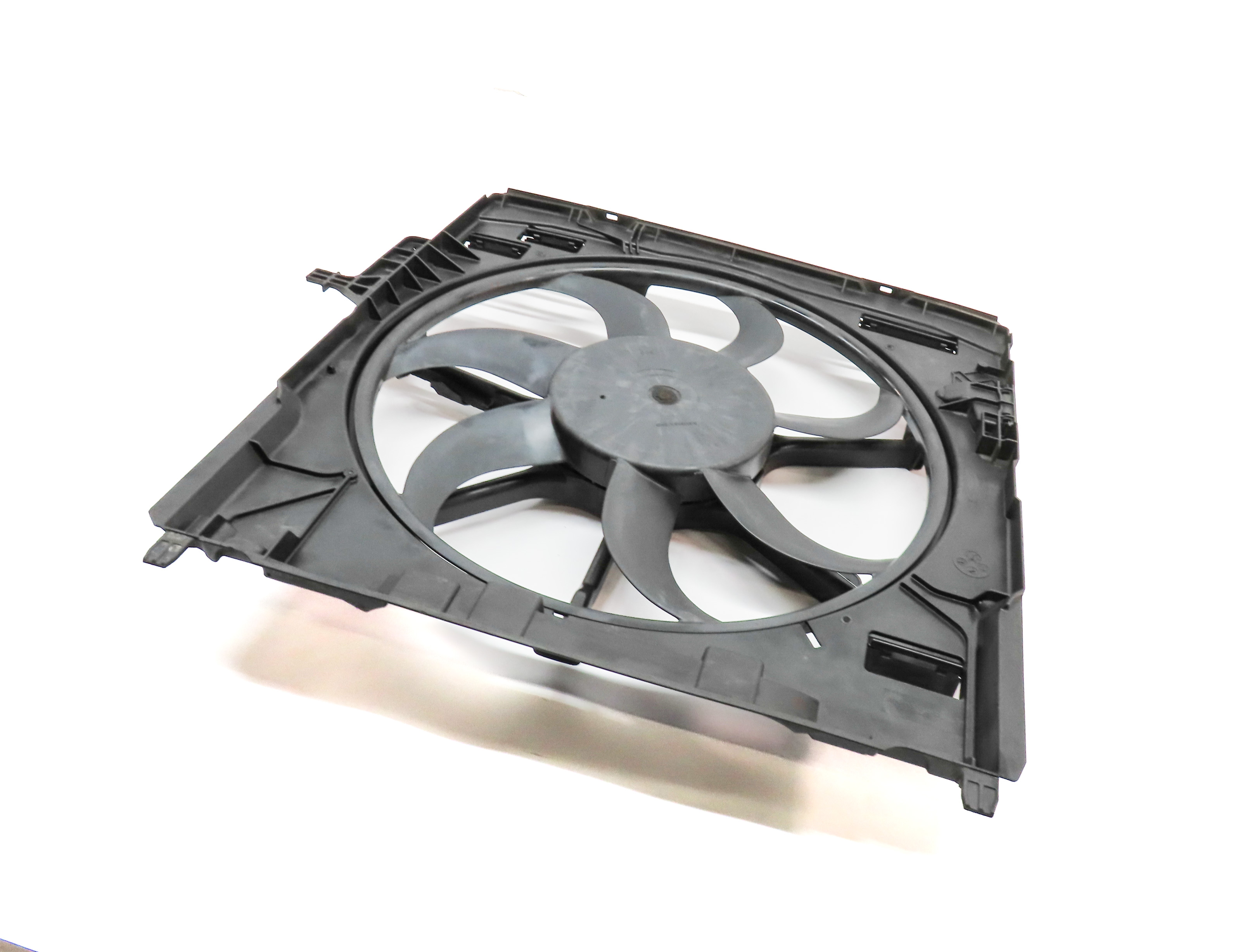 2007-2010 BMW X5 (E70) RADIATIOR COOLING FAN MOTOR w/ SHROUD (600 WATT) — exact item pictured